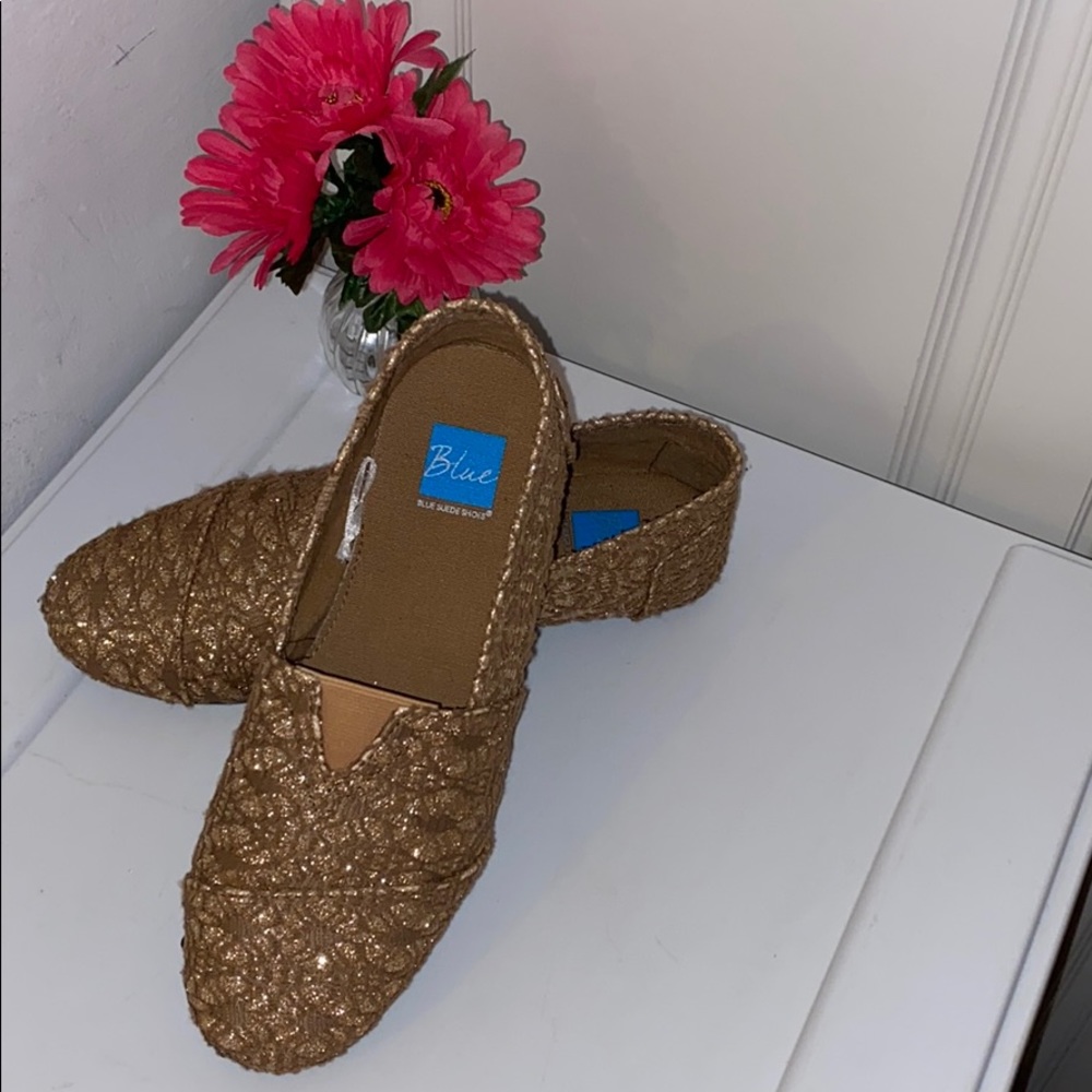 Beautiful gold shoes